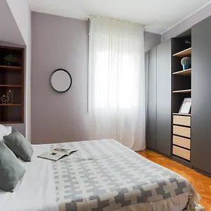 the-best-rent-spacious-one-bedroom-apartment-in-moscova.it-lombardy.com/