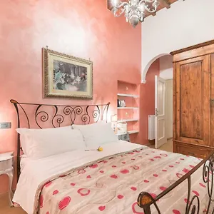 ghibellina-apartment.it-tuscanyhotel.com/