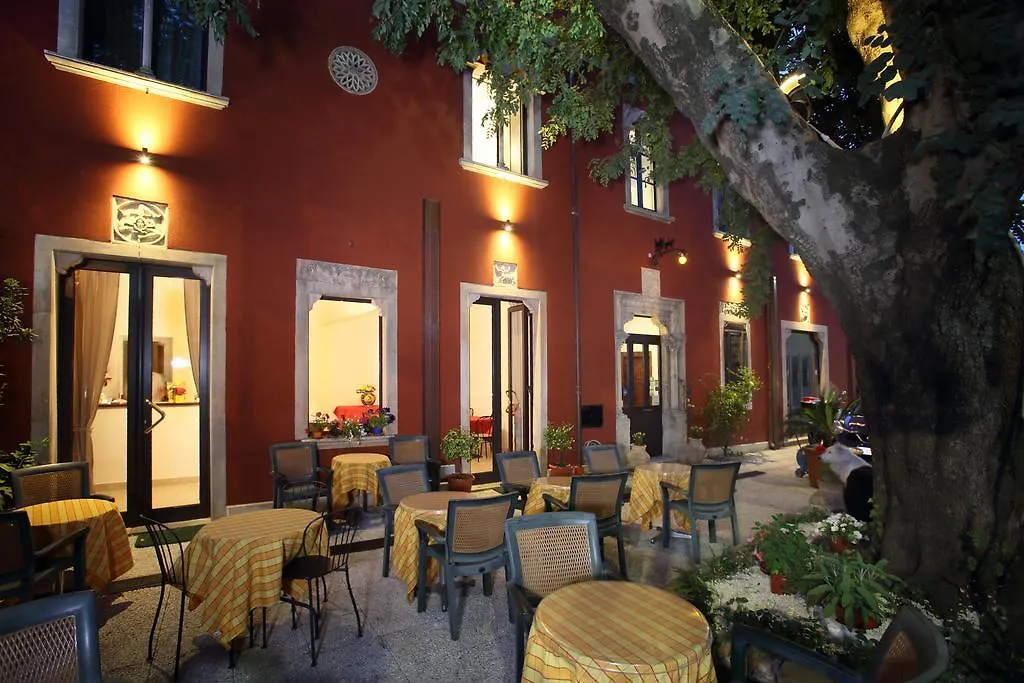 Villa Astoria Taormina 2*,  Italia